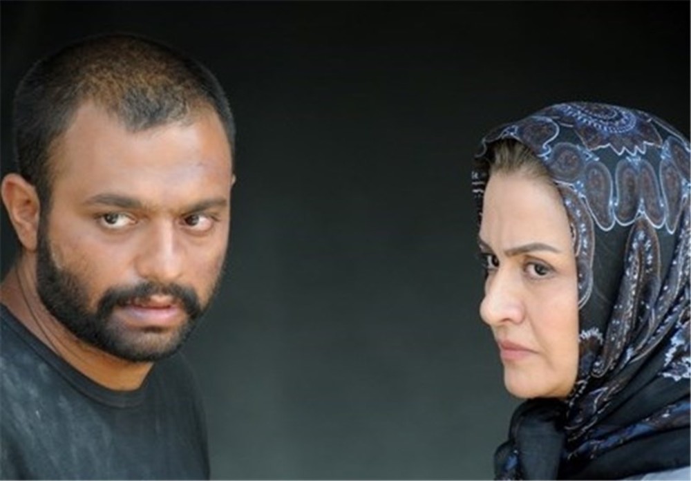 صابر ابر و مریلا زارعی در نمایی از فیلم «همه چیز برای فروش»