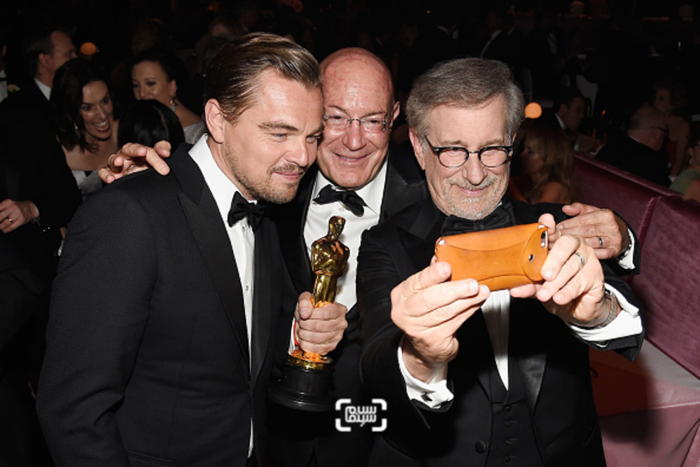 سلفی لئوناردو دی کاپریو، آرنان میلشان و استیون اسپیلبرگ در مهمانی اسکار