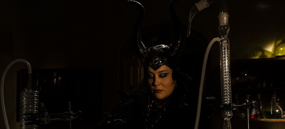 حذف شاخ های جادوگر نارگیل در بیلبوردهای شهری