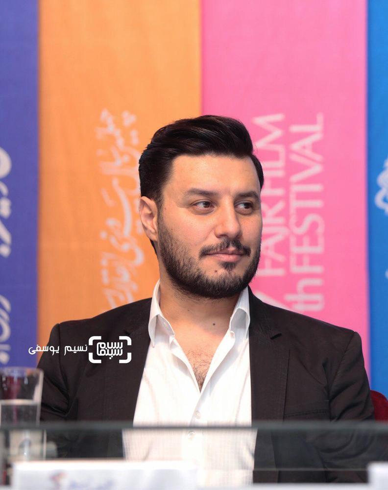 جواد عزتی در نشست خبری فیلم «ماجرای نیمروز: رد خون» در جشنواره فجر 37