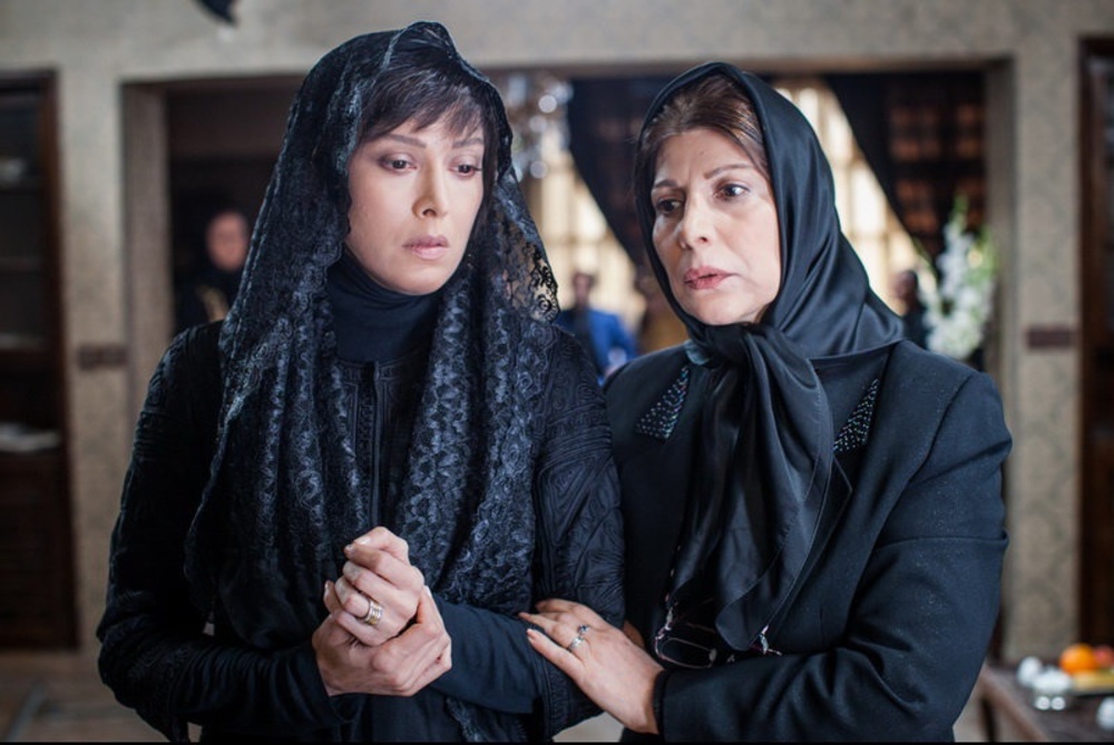 مهتاب کرامتی و فرزانه نشاط خواه در فیلم جامه دران