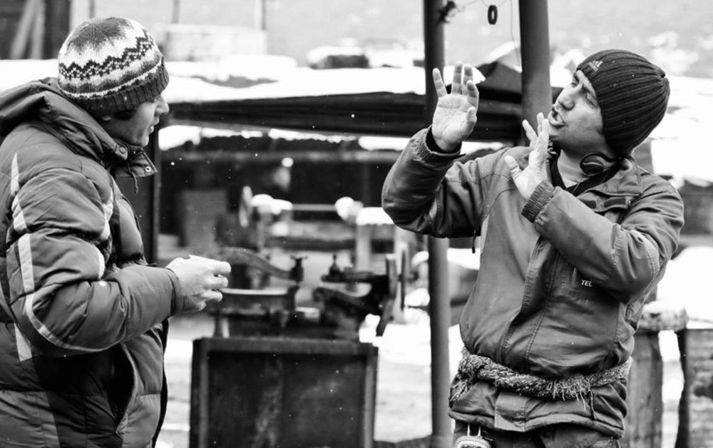 جمشید محمودی در پشت صحنه فیلم چند متر مکعب عشق