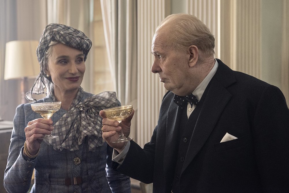 کریستین اسکات توماس و گری اولدمن در فیلم «تاریک ترین ساعت»(Darkest Hour)