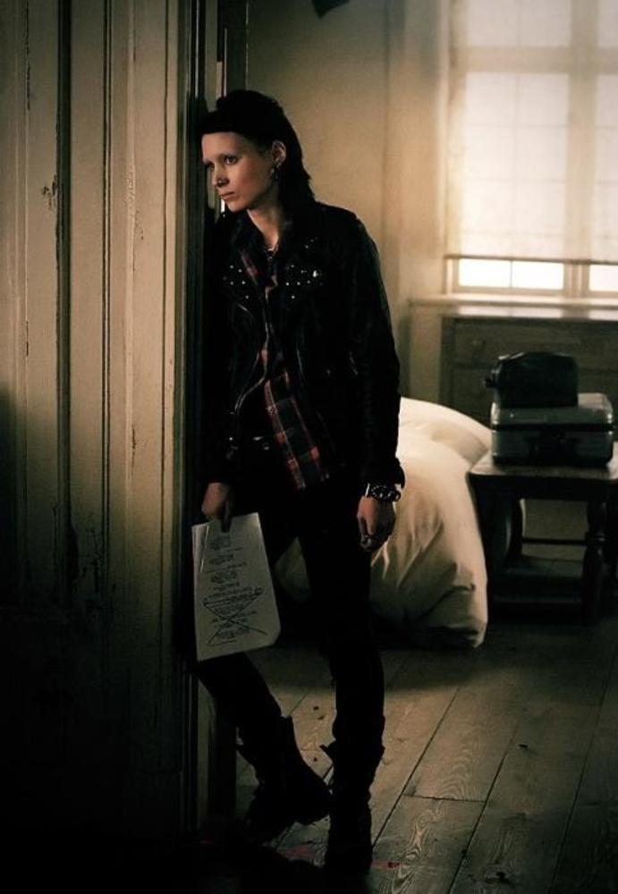 دختری با خالکوبی اژدها