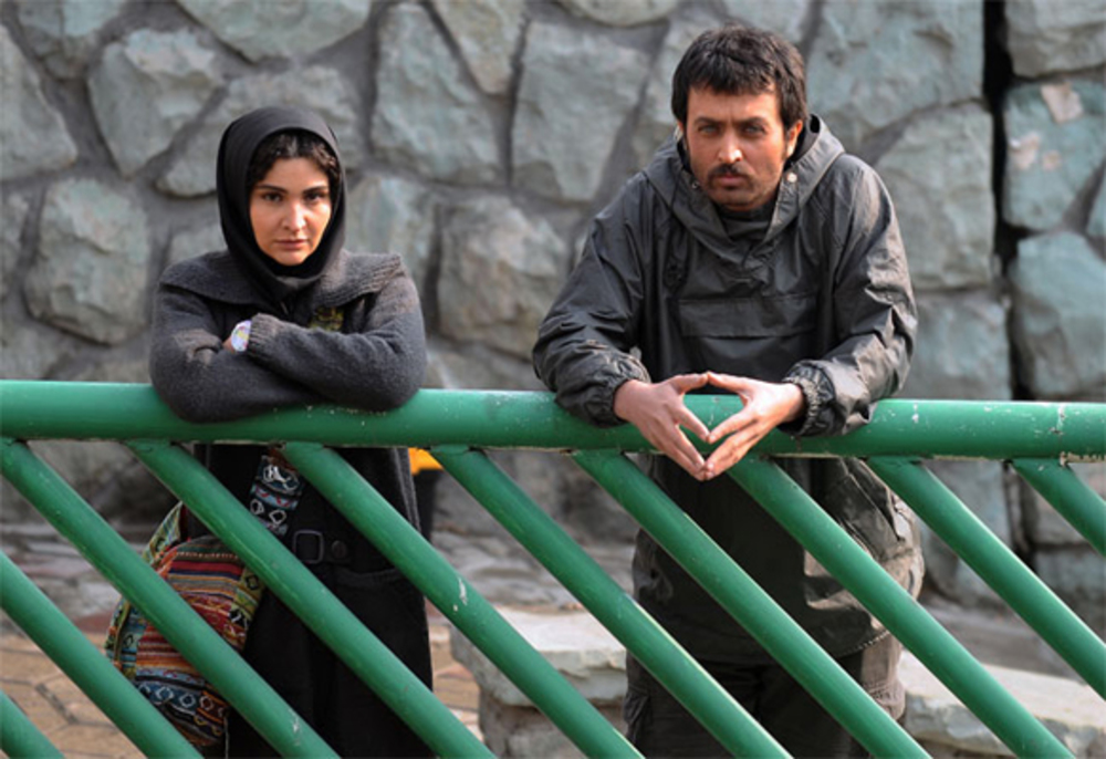 مصطفی زمانی و نورا هاشمی در نمایی از فیلم «جیب بر خیابان جنوبی»