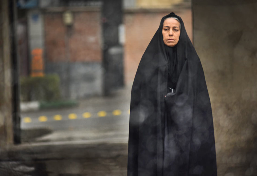 سهیلا رضوی در نمایی از فیلم «خانهای در خیابان چهل و یکم» ساخته حمیدرضا قربانی
