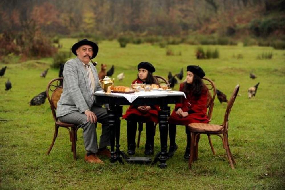 کریستف رضاعی در نمایی از فیلم در دنیای تو ساعت چند است