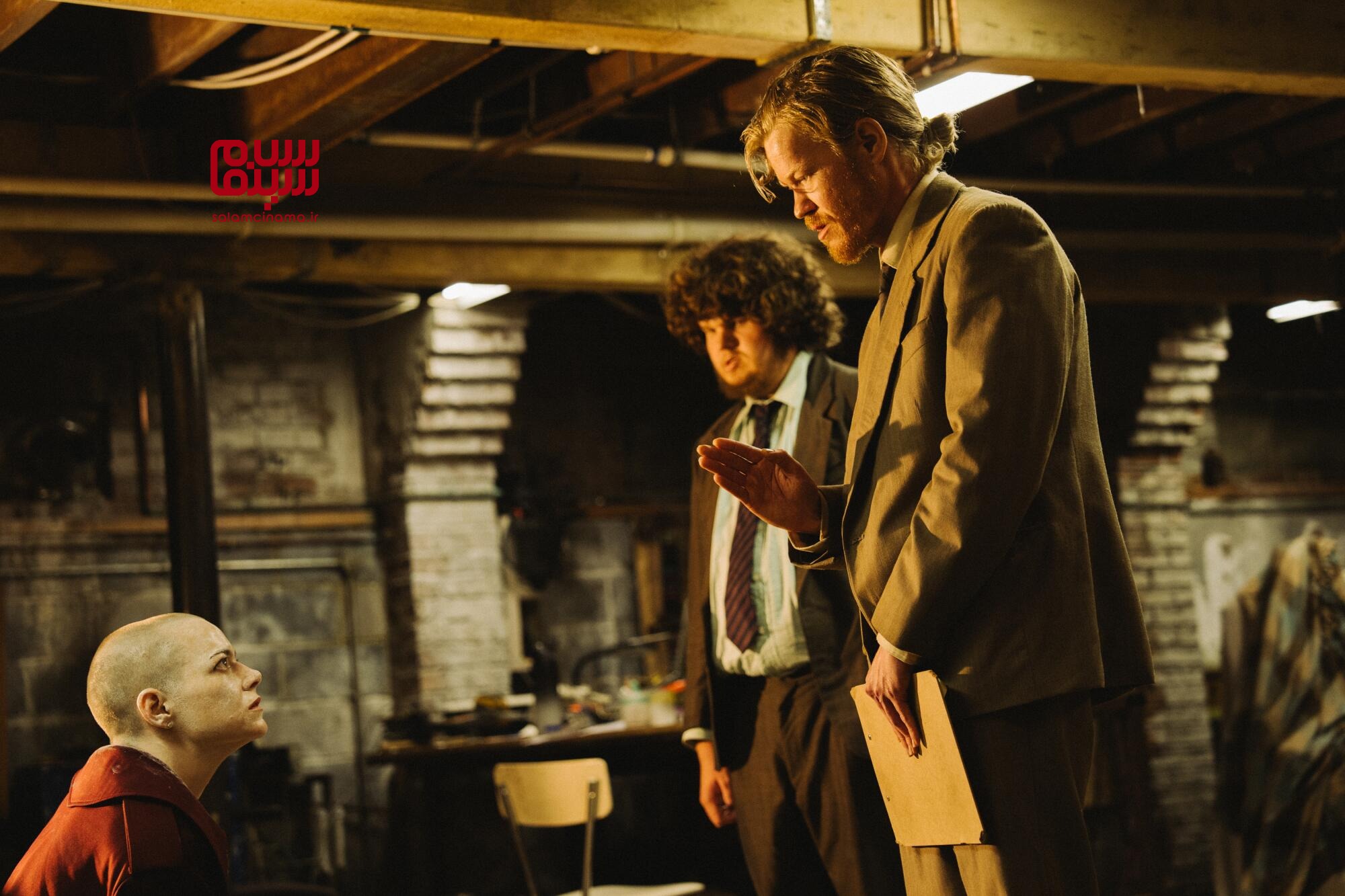 نظر منتقدان در مورد «بوگونیا» (Bugonia) (یورگوس لانتیموس)؛ جهان هذیانی یا فیلم آشفته؟