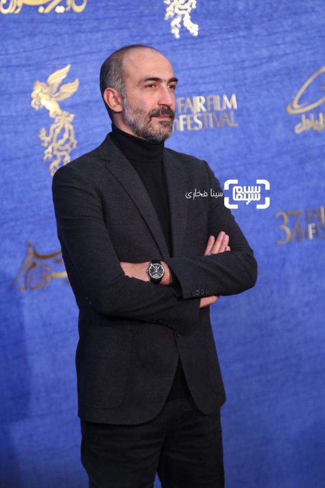 هادی حجازی فر در فرش قرمز فیلم «ماجرای نیمروز: رد خون» در جشنواره فجر 37