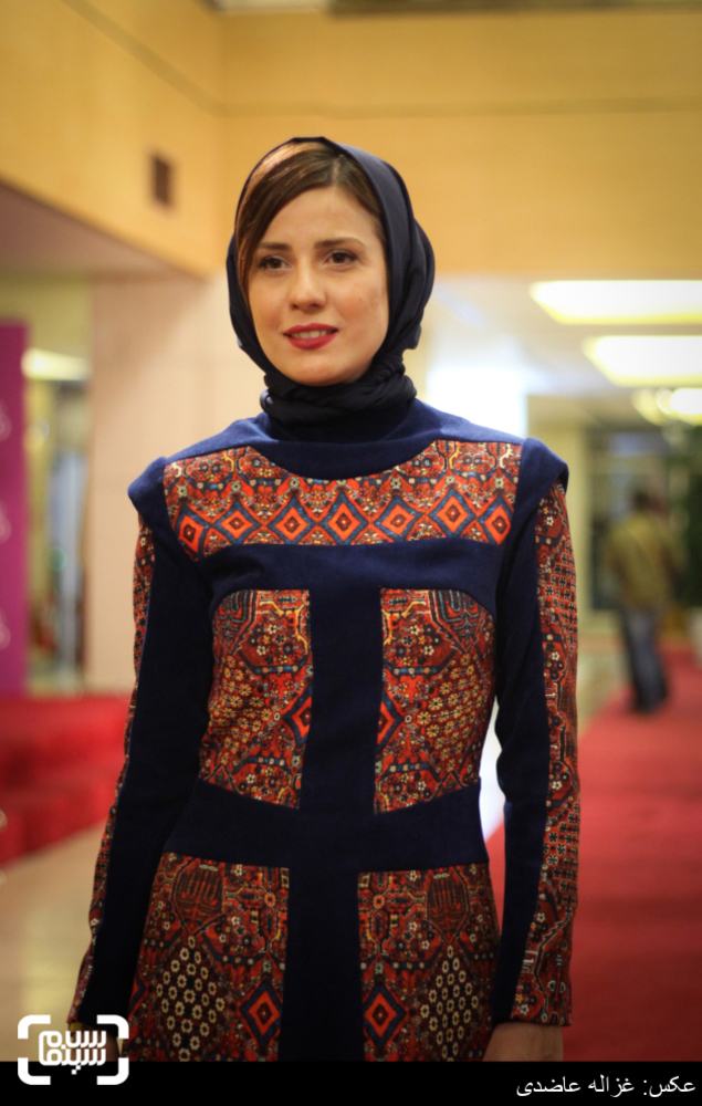 سارا بهرامی در اکران فیلم «خانهای در خیابان چهل و یکم» در سی و چهارمین جشنواره فیلم فجر