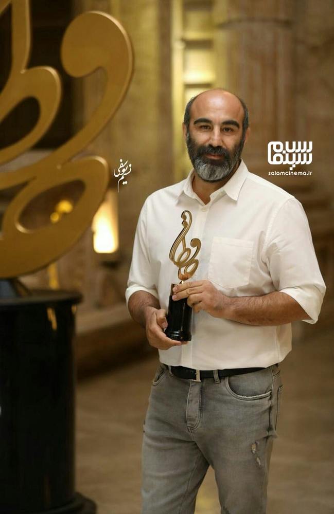 محسن تنابنده برنده جایزه بهترین بازیگر مرد کمدی تلویزیونی در بیستمین جشن حافظ برای سریال تلویزیونی «پایتخت 6»