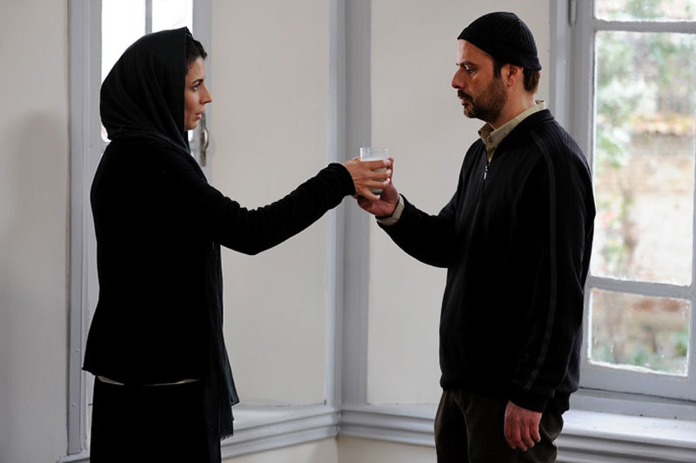 لیلا حاتمی و علی مصفا در نمایی از فیلم در دنیای تو ساعت چند است