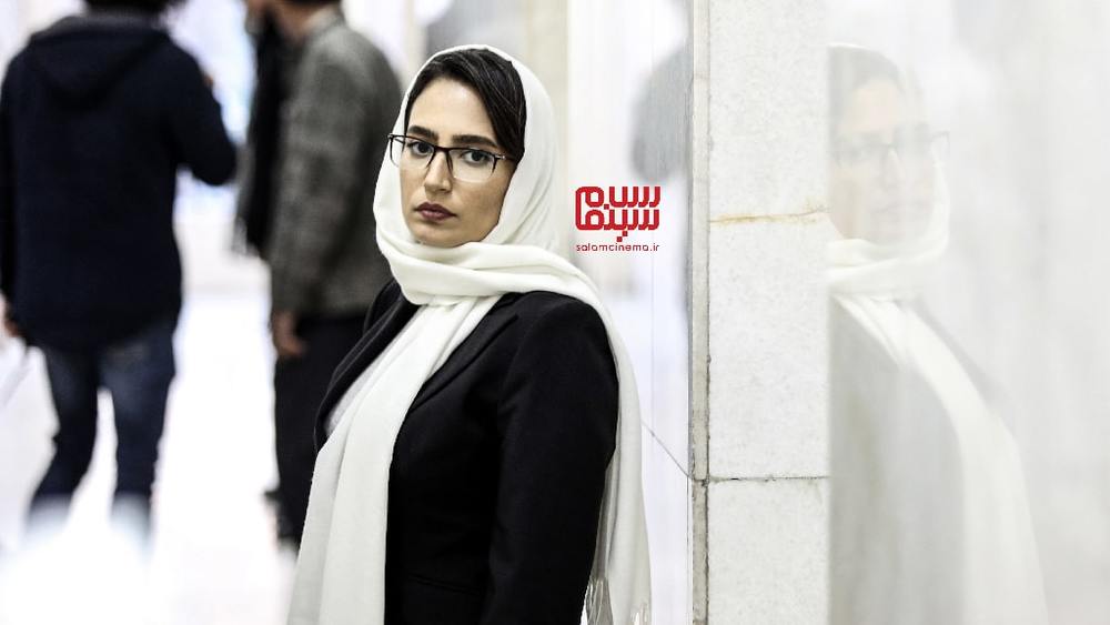 نگار جواهریان در صحنهای از فیلم «مجبوریم»