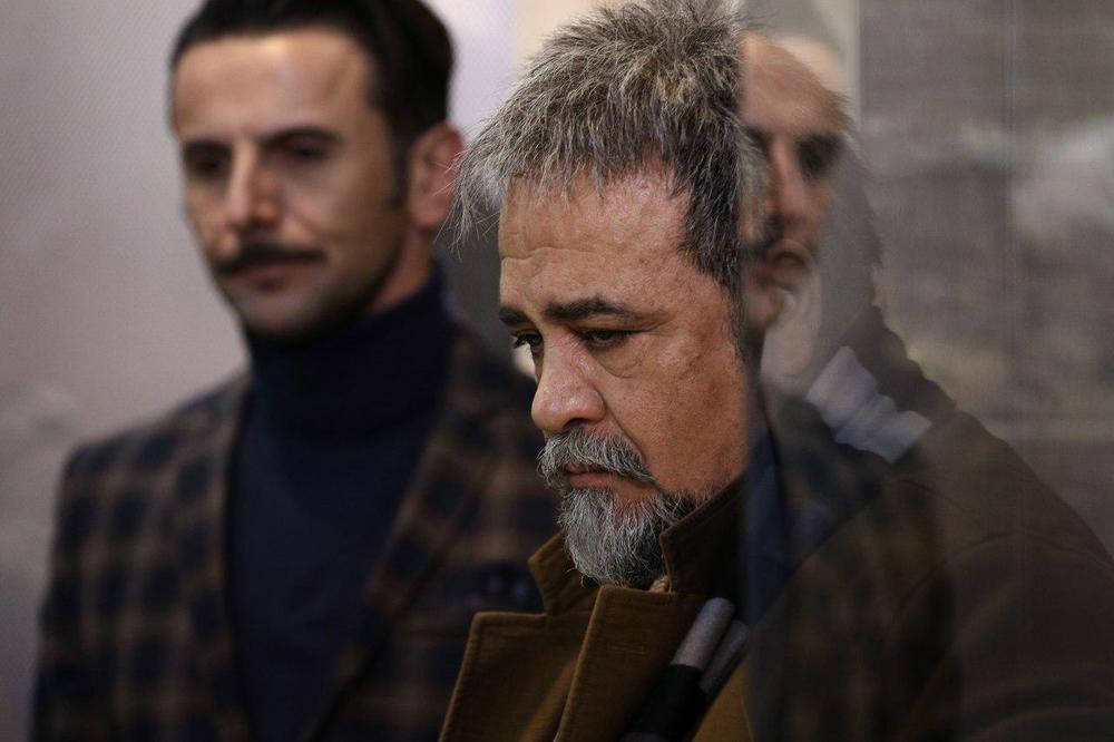 محمدرضا شریفی نیا در نمایی از فیلم سینمایی «سه بیگانه»