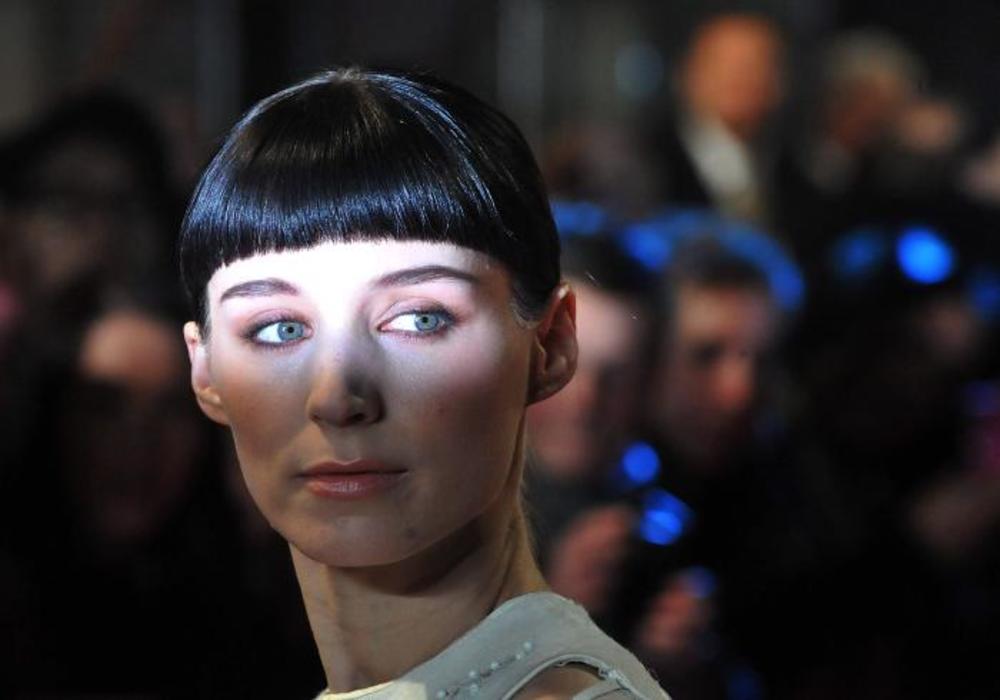 دختری با خالکوبی اژدها