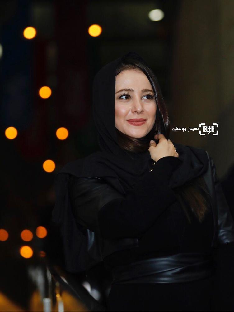 الناز حبیبی در اکران فیلم «خجالت نکش» در سینما ملت در سی و ششمین جشنواره فیلم فجر