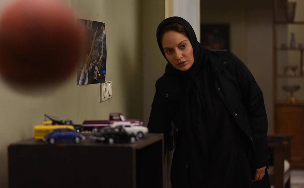 مهناز افشار در نمایی از فیلم سینمایی «خانهای در خیابان چهل و یکم»