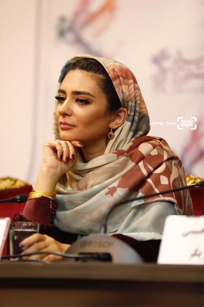 لیندا کیانی در نشست خبری فیلم «خجالت نکش» در سینما ملت در سی و ششمین جشنواره فیلم فجر