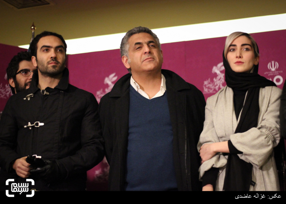 همایون غنى زاده، مانی حقیقی و کیانا تجمل در اکران فیلم «اژدها وارد میشود!» در کاخ سی و چهارمین جشنواره فیلم فجر