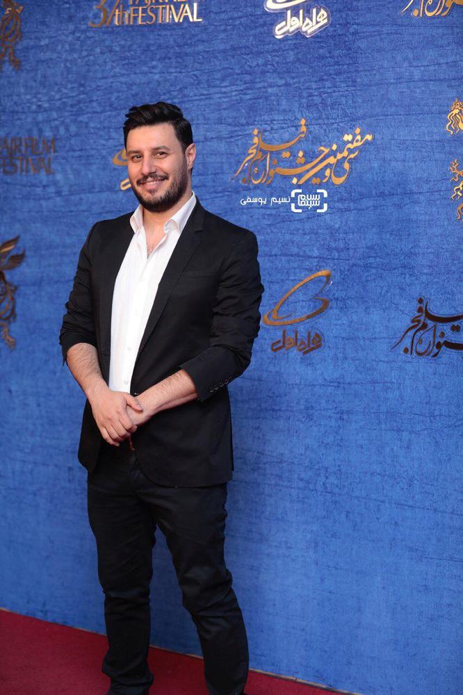 جواد عزتی در فرش قرمز «ماجرای نیمروز: رد خون» در جشنواره فجر 37