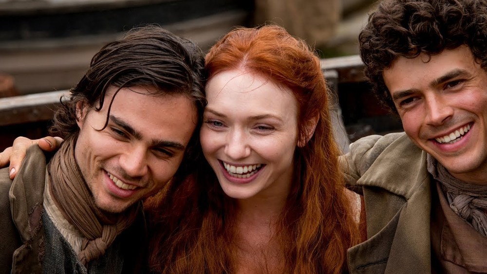 هری ریچاردسون، تام یورک و النور تاملینسون در پشت صحنه سریال «پولدارک» (Poldark)