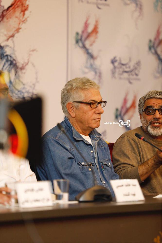 علیرضا زرین دست در نشست خبری فیلم «سرو زیر آب» در کاخ رسانه سی و ششمین جشنواره فیلم فجر