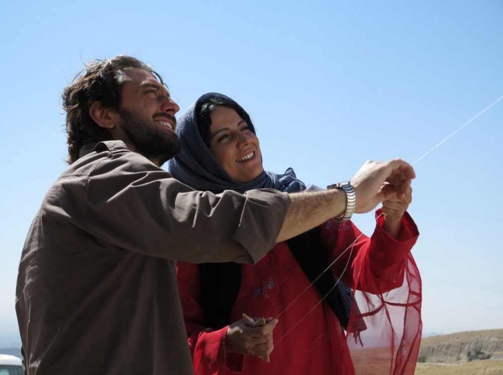 نمایی از فیلم حکایت عاشقی ساخته احمد رمضانزاده با بازی بهرام رادان و شیلان رحمانی