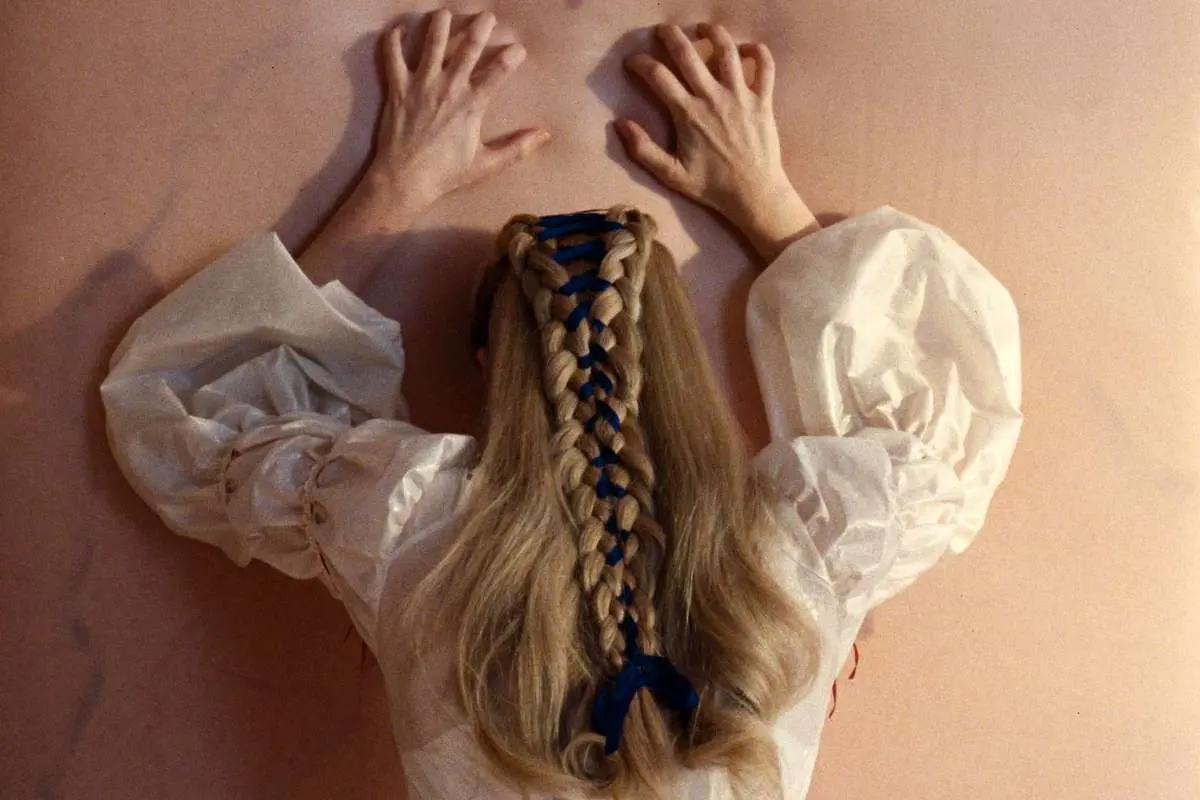 نقد و بررسی فیلم «بلندیهای بادگیر»