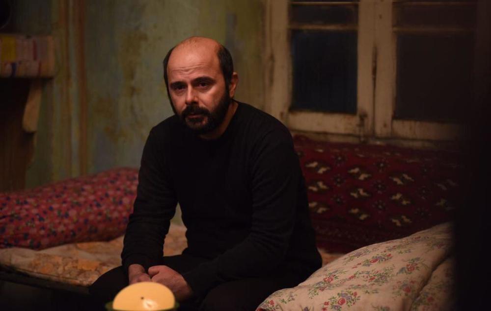 علی مصفا در نمایی از فیلم «خانهای در خیابان چهل و یکم»
