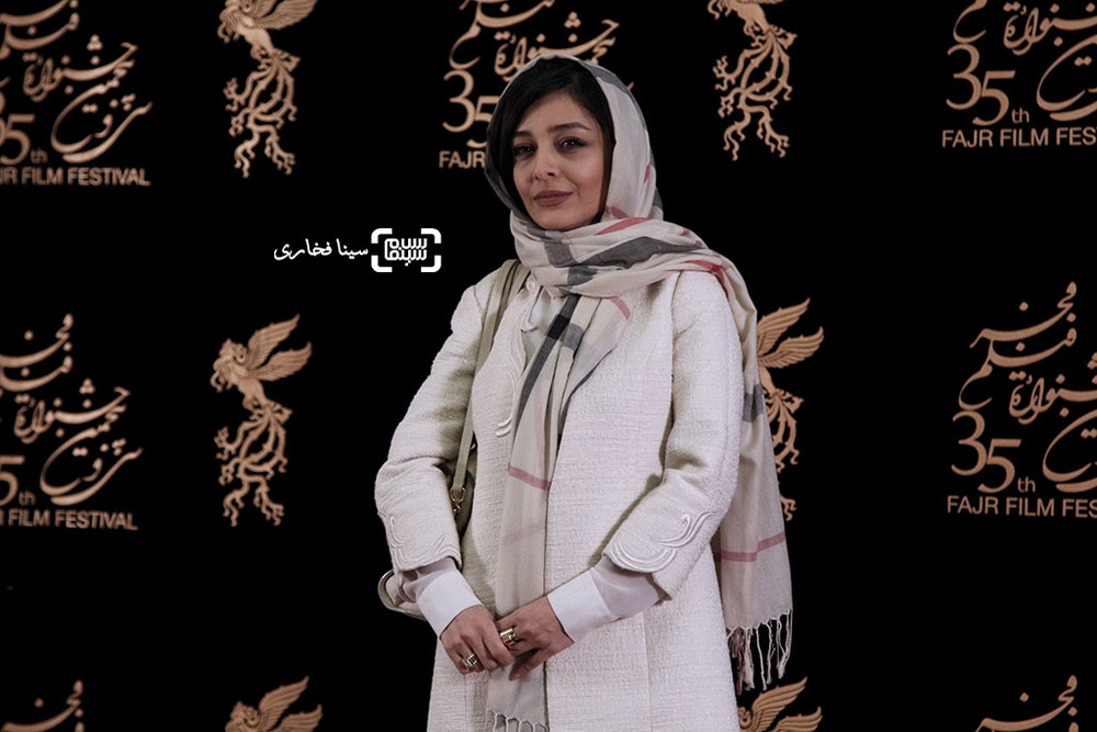 ساره بیات در اکران فیلم «بیست و یک روز بعد» در سی و پنجمین جشنواره فیلم فجر