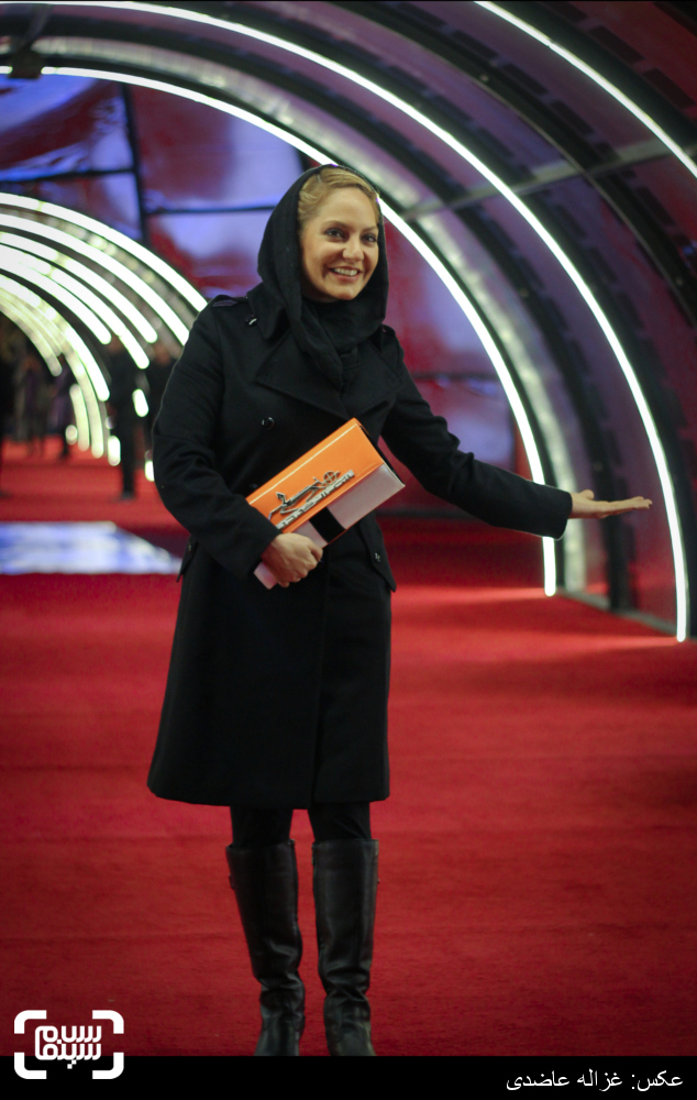 مهناز افشار در فرش قرمز فیلم «خانهای در خیابان چهل و یکم» در  سی و چهارمین جشنواره فیلم فجر