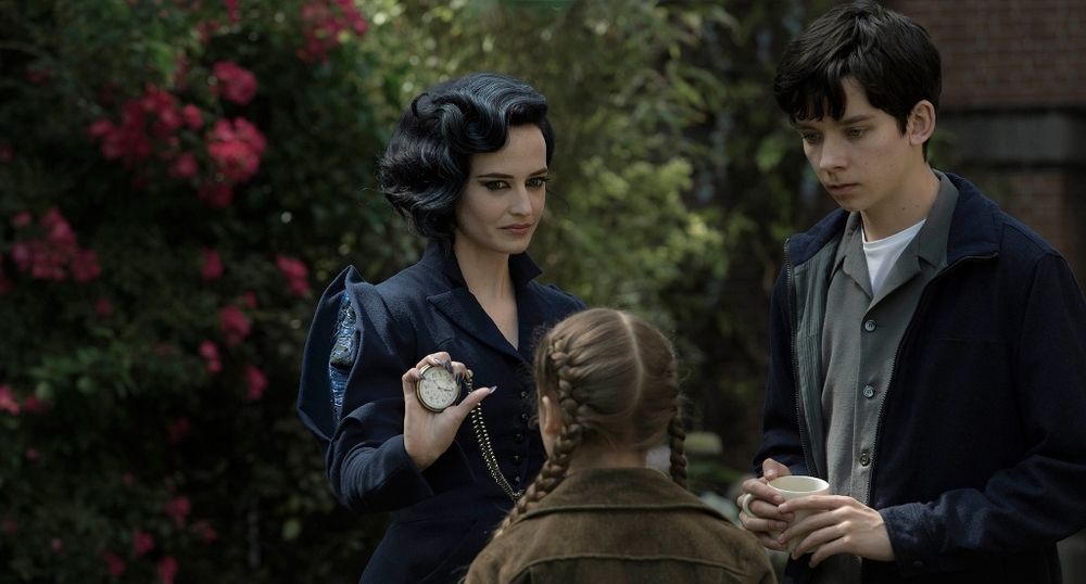 اِوا گرین و آسا باترفیلد در فیلم «خانه دوشیزه پرگرین برای بچههای عجیب و غریب»(miss peregrine's home for peculiar children)
