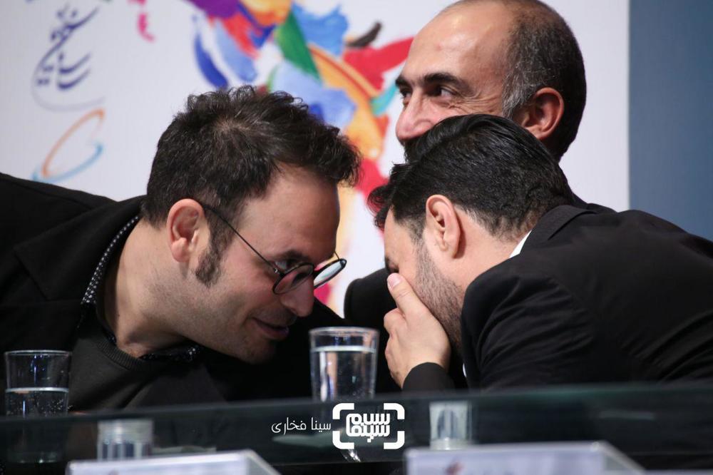 محمدحسین مهدویان، هادی حجازی فر و جواد عزتی در نشست خبری «ماجرای نیمروز: رد خون» در جشنواره فجر 37