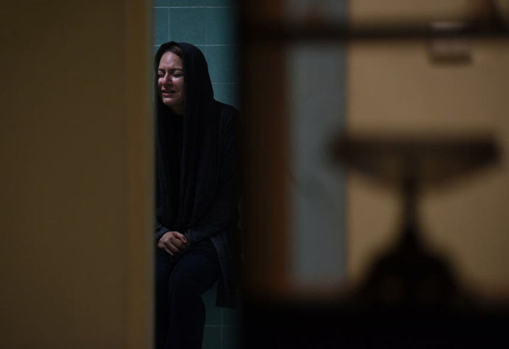 مهناز افشار در نمایی از فیلم «خانهای در خیابان چهل و یکم» ساخته حمیدرضا قربانی