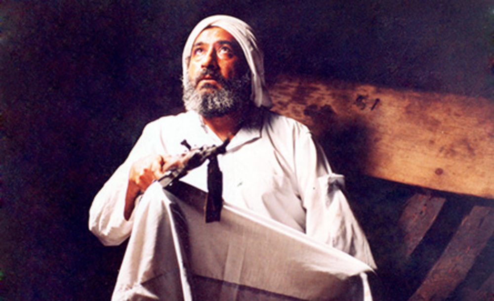 داریوش ارجمند در نمایی از فیلم ناخدا خورشید