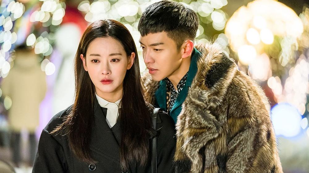 لی سونگ گی و یون سو اوه در نمایی از سریال «یک ادیسه کرهای» (A Korean Odyssey)